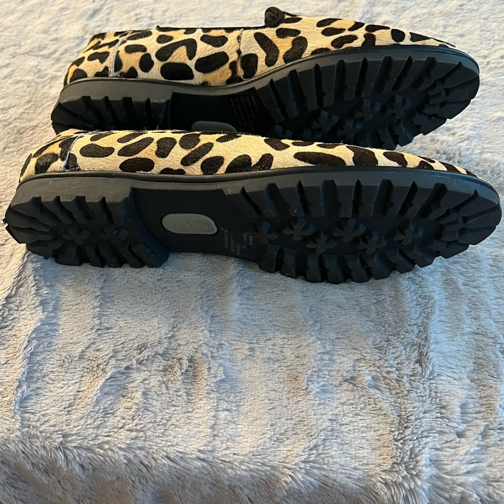 Woman Shoe - Picture 3 of 3